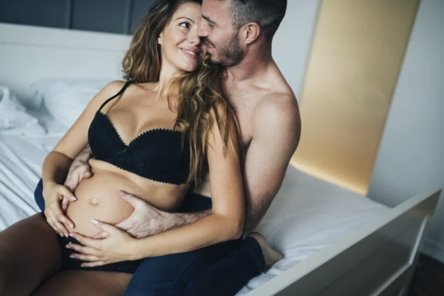 Парень и беременная